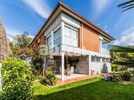 Houses (detached house), 275.00 m², near bus and train