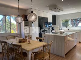  (unifamiliar aïllada), 531.00 m², près de bus et de train