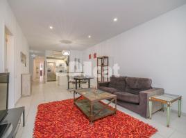 Flat, 130.00 m², close to bus and metro