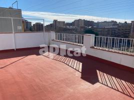 Piso, 97.00 m², cerca de bus y tren
