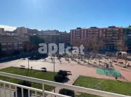 Piso, 97.00 m², cerca de bus y tren