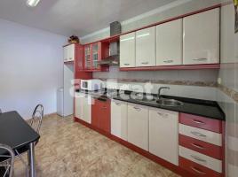 Pis, 85.00 m², près de bus et de train