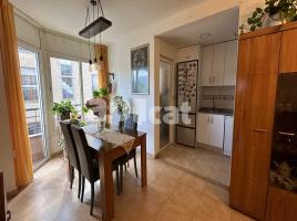 Piso, 94.00 m², cerca de bus y tren