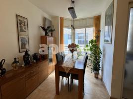 Piso, 94.00 m², cerca de bus y tren
