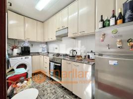 Flat, 52.00 m², close to bus and metro