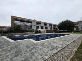 For rent flat, 104.00 m², almost new