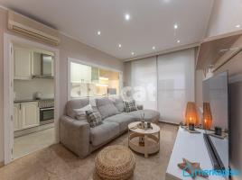 Dúplex, 112.00 m², cerca de bus y tren, seminuevo