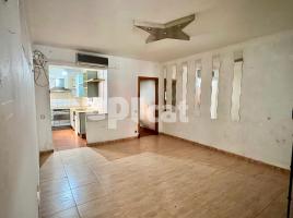 Pis, 93.00 m², près de bus et de train