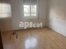 Pis, 71.00 m², près de bus et de train