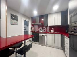 Pis, 114.00 m², près de bus et de train