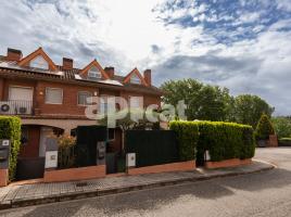  (unifamiliar adossada), 243.00 m², près de bus et de train, presque neuf