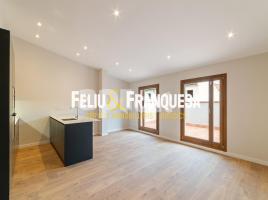 Alquiler ático, 130.00 m², cerca de bus y tren, seminuevo
