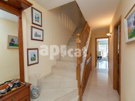  (unifamiliar adossada), 263.00 m², حافلة قرب والقطار