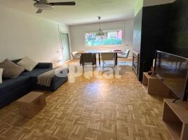 Pis, 125.00 m², in der Nähe von Bus und Bahn