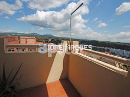 Piso, 80.00 m², cerca de bus y tren