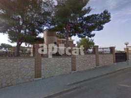 Casa (unifamiliar aislada), 241.00 m², cerca de bus y tren
