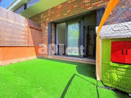 Piso, 85.00 m², cerca de bus y tren, seminuevo