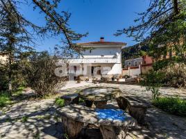 Houses (detached house), 272.00 m², near bus and train