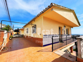  (xalet / torre), 180.00 m², près de bus et de train
