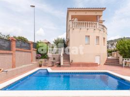 Casa (unifamiliar aïllada), 218.00 m², prop de bus i tren, seminou