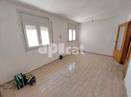 Pis, 70.00 m², près de bus et de train