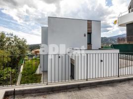 New home - Houses in, 140.00 m², near bus and train, new