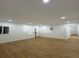 Pis, 65.00 m², près de bus et de train