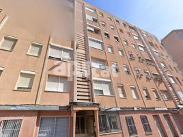 Pis, 61.00 m², près de bus et de train, Centre