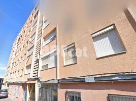 Pis, 61.00 m², près de bus et de train, Centre