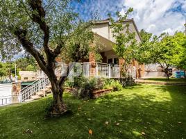 Casa (unifamiliar aislada), 235.00 m², cerca de bus y tren