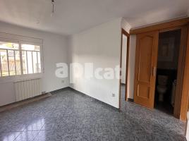Pis, 70.00 m², حافلة قرب والقطار