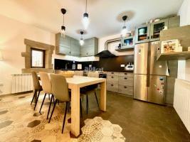 особняк, 180.00 m², почти новый