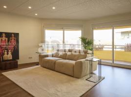 Apartament, 102.00 m², 附近的公共汽車和火車