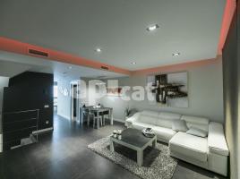  (unifamiliar adossada), 271.00 m², in der Nähe von Bus und Bahn, fast neu