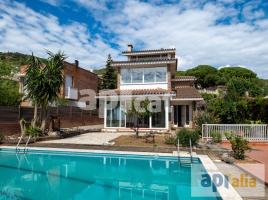 Houses (detached house), 366.00 m², near bus and train