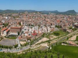 Flat, 122.00 m², near bus and train, almost new