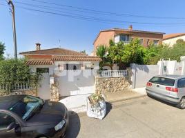 Casa (unifamiliar aislada), 177.00 m², cerca de bus y tren, seminuevo