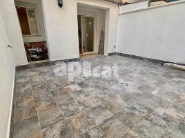 Pis, 77.00 m², près de bus et de train, nouveau