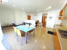 Apartament, 66.00 m², 附近的公共汽車和火車, 九成新