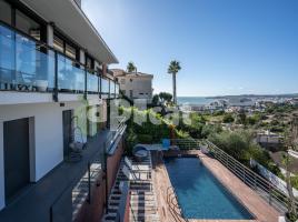  (unifamiliar aïllada), 308.00 m², près de bus et de train, presque neuf