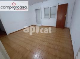 Pis, 97.00 m², prop de bus i tren
