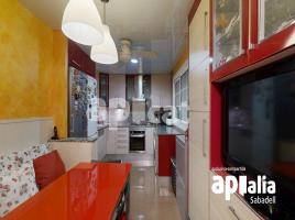 Pis, 91.00 m², prop de bus i tren, CENTRO