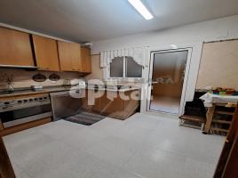 Pis, 85.00 m², 附近的公共汽車和火車, Les roquetes