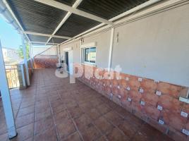 Àtic, 72.00 m², prop de bus i tren