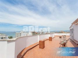 Attic, 88.00 m², near bus and train, Zona turistica
