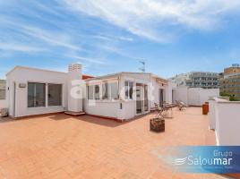 Attic, 88.00 m², near bus and train, Zona turistica