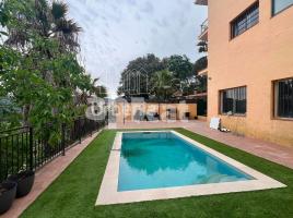Casa (unifamiliar adosada), 328 m², Zona