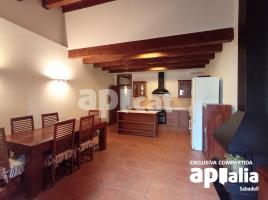 Pis, 174.00 m², fast neu