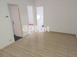 Pis, 55.00 m², près de bus et de train