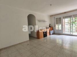 Pis, 94.00 m², près de bus et de train